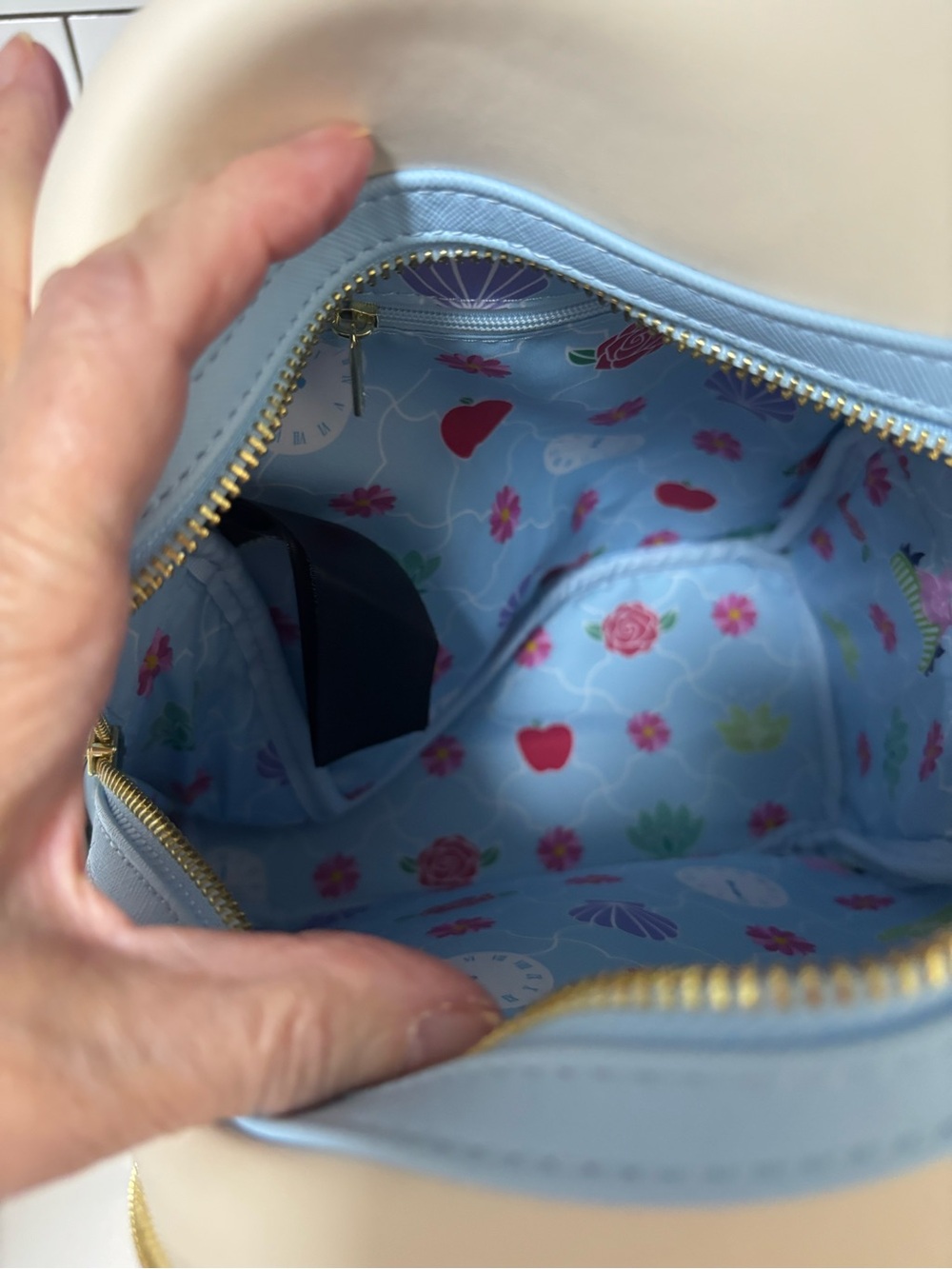 Loungefly Cream & Light Blue Disney Princess Mini Backpack Mint Condition - Picture 4 of 9